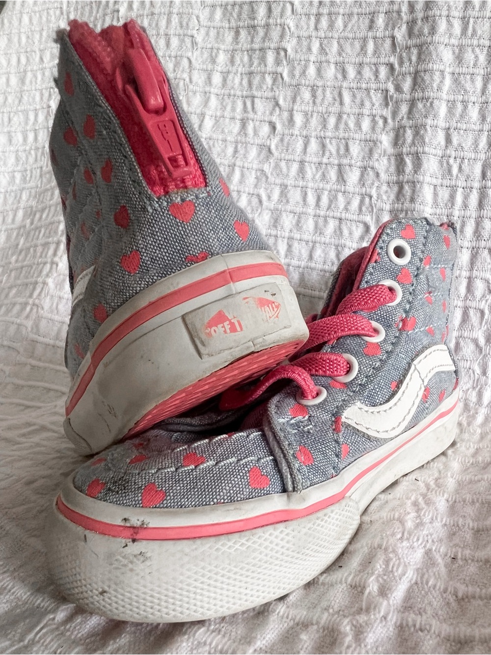 Vans Kids High-Top Sneakers in Gray with Pink Hearts